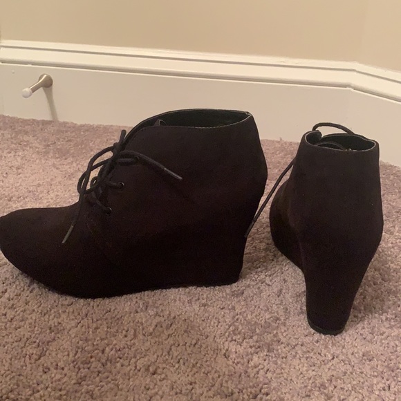 Faux suede wedge booties - Picture 4 of 5